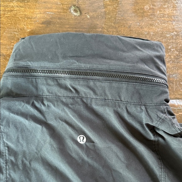 Lululemon Black Hooded Jacket Drawstring Waist Activewear Coat Womens Size 6 - Picture 4 of 10